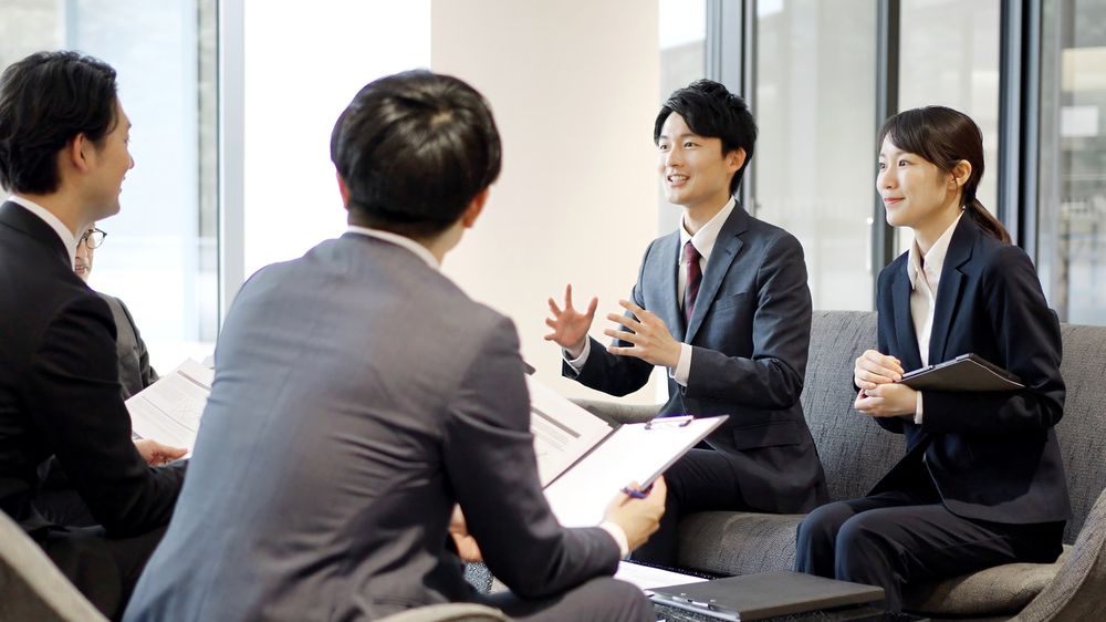 経営層への報告の様子